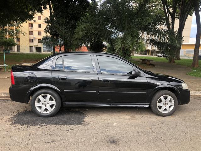 Astra Sedan 2010 - Foto 4
