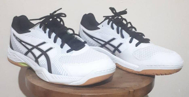 a forma do tenis asics é pequena