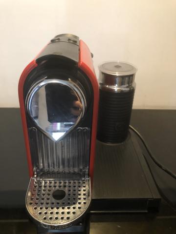 Cafeteira cápsula R$200,00
