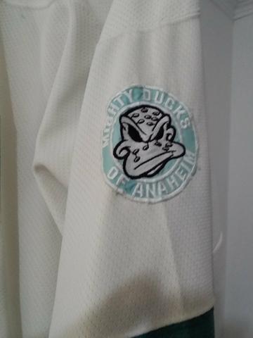 Camiseta duks das antigas várias etiquetas e bordados.muito conservada - Foto 4