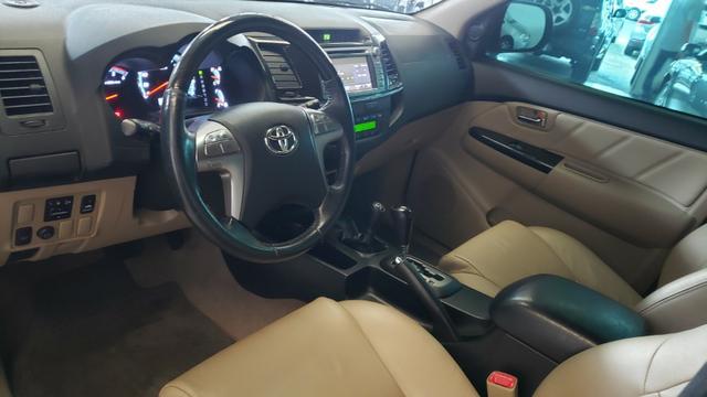 Hilux Sw4 7 Lugares Diesel 4x4 - Foto 14