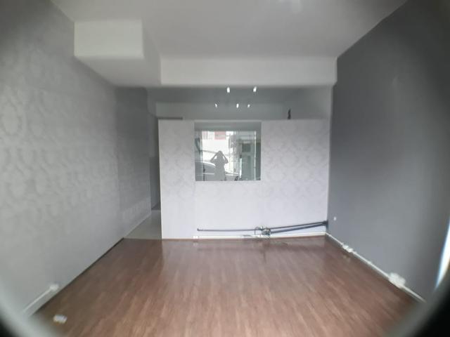 Excelente sala comercial no Pinheirinho para Cabeleireiro