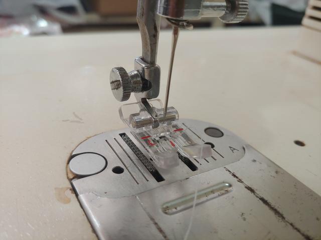 Vende se maquina de costura singer/facilita - Foto 2