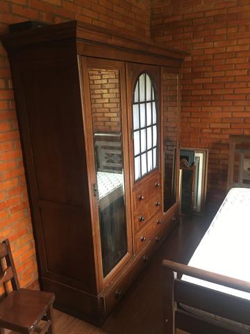 Guarda-roupa para antiquário