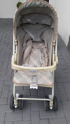 Carrinho de bebê Burigotto Peg-Pérego com bebê conforto