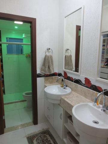 Casa em Alphaville Litoral Norte II com 5|4, 02 vagas e 216m² - Foto 15