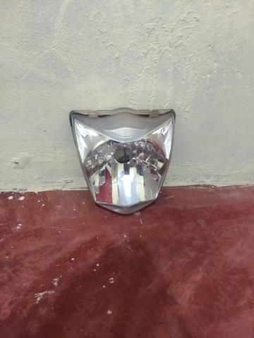 Vendo farol da fan 150 ,ano 2015 e 2015 horiginal so pequeno arranhão .vendo por 80 reais