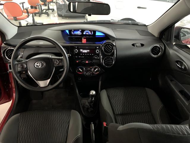 TOYOTTA Etios Hatch XS 1.5 manual - Foto 8