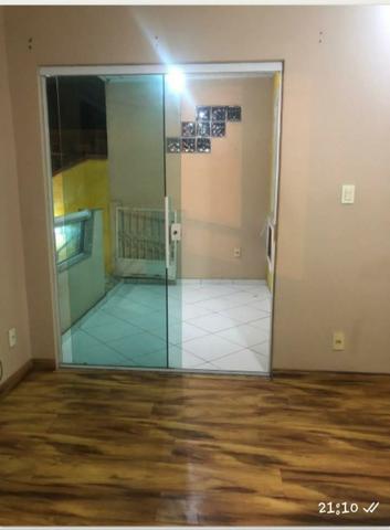 Alugo ótima casa 3 quartos - Foto 2