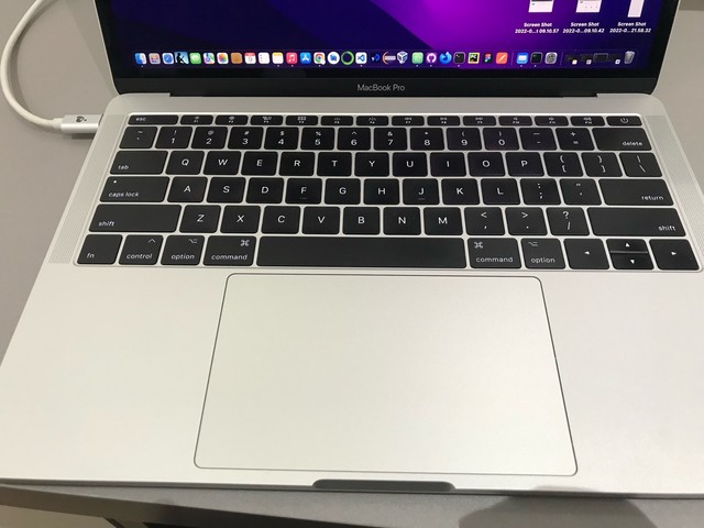Vendo excelente MacBook Pro 13.3 pouco uso.