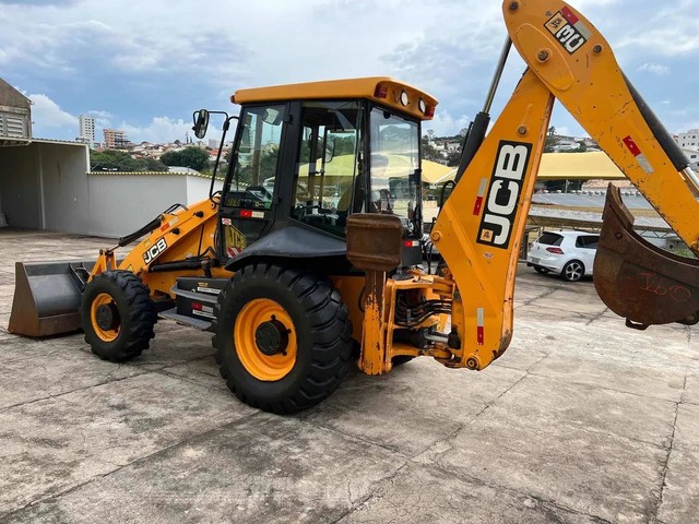 Retroescavadeira JCB 4×4 Cabinada ano 2013 - Foto 5