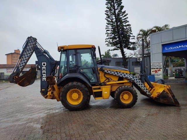 Retroescavadeira jhon deere 