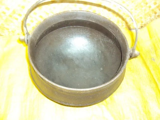 panelas ferro  antiga .,pronto pr auso .faixa 2 litro /valor por cada peça //leia  - Foto 4