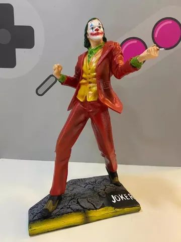 Estátua do Coringa Filme Joker Vilão do Batman Resina de 30cm
