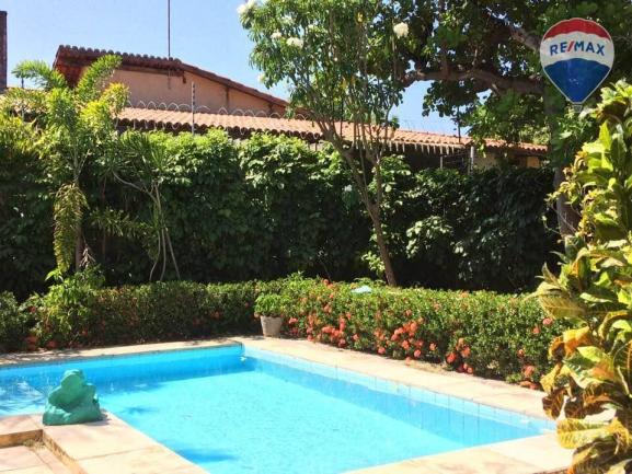 Casa com 3 quartos e piscina