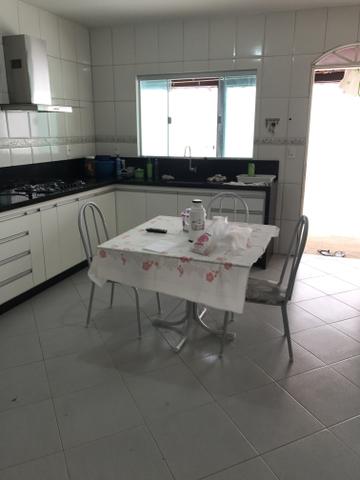 Linda casa de 4 qts, suíte em lote de 700 metros no Setor de Mansões - Foto 3