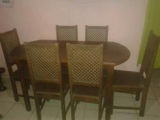 Messa de 06 cadeiras