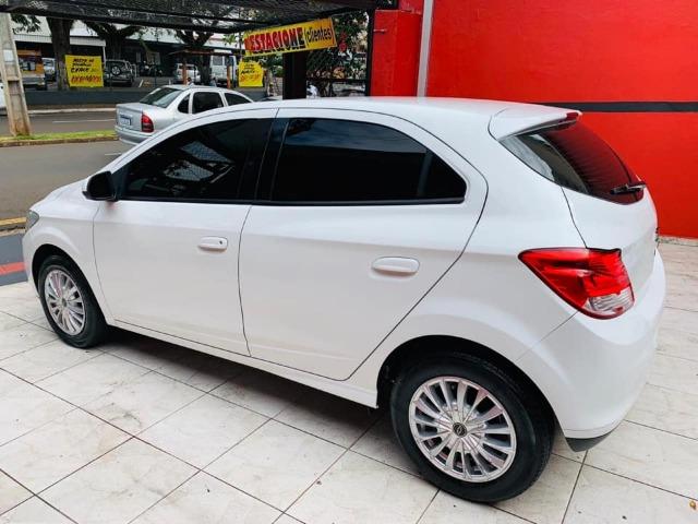 Onix 2013 lt 1.0 flex completo + kit multimídia, carro impecável !!! - Foto 5