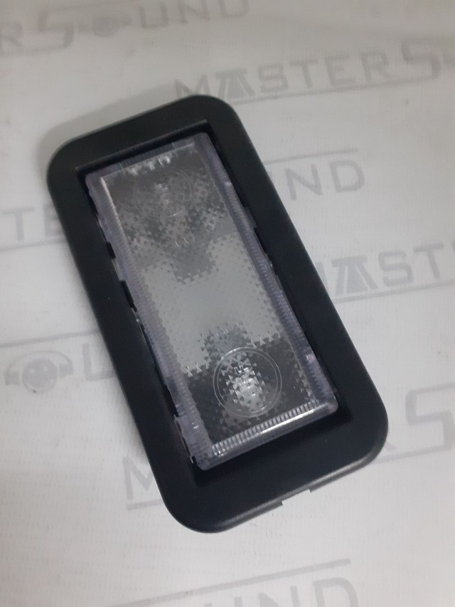 Lanterna de teto. Para: Fiat Uno/ Prêmio/Elba. Com forro preto. Nova.