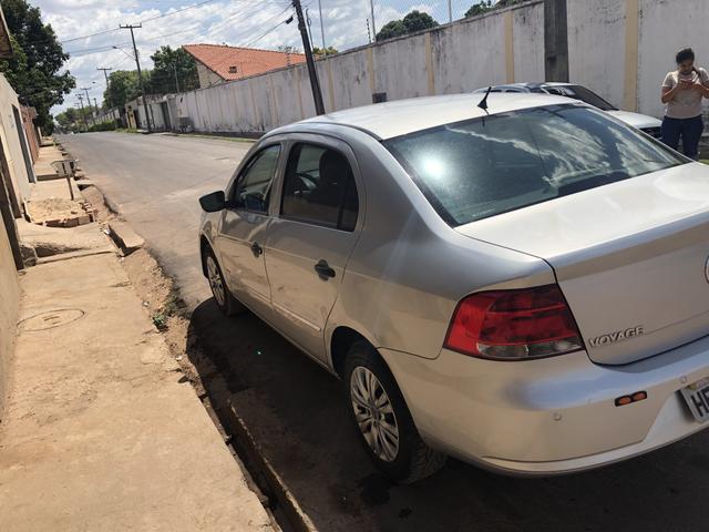 Vendo ágio de Voyage 2011/2012 prata 1.6 completo