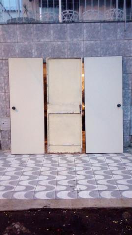 Porta de ferro e madeira