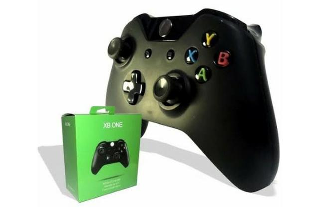 Controle joystick Microsoft Xbox One black - Foto 2