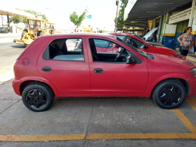 Vendo celta ano 2010/2011 vidro da dianteira elétricos e ar condicionado ipva 2019 pago