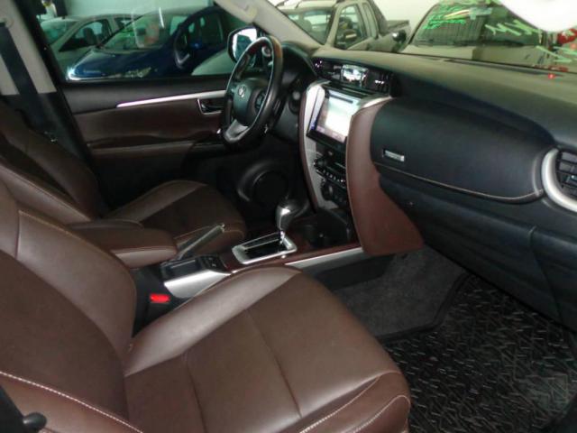 Toyota Hilux SW4 SW4 2.8 SRX AUT. 4X4 7 LUGARES - Foto 13