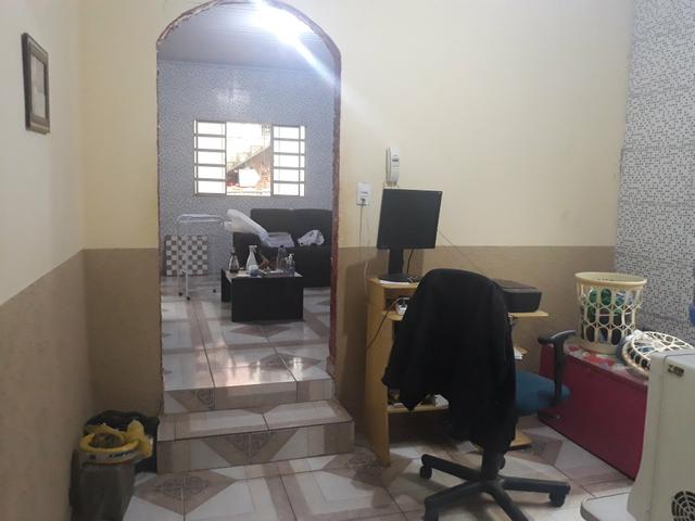 Vendo lote com casa nos fundos e construção na frente - Foto 2