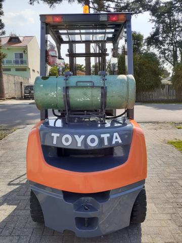 Empilhadeira Toyota 2,5 Toneladas - Foto 2