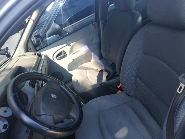 Renault Clio 2007 com detalhe esportivo - Foto 5