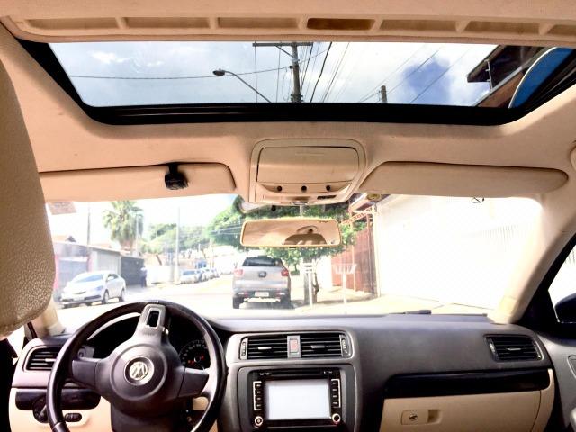 Jetta automáttico com teto solar e interior caramelo - Foto 3