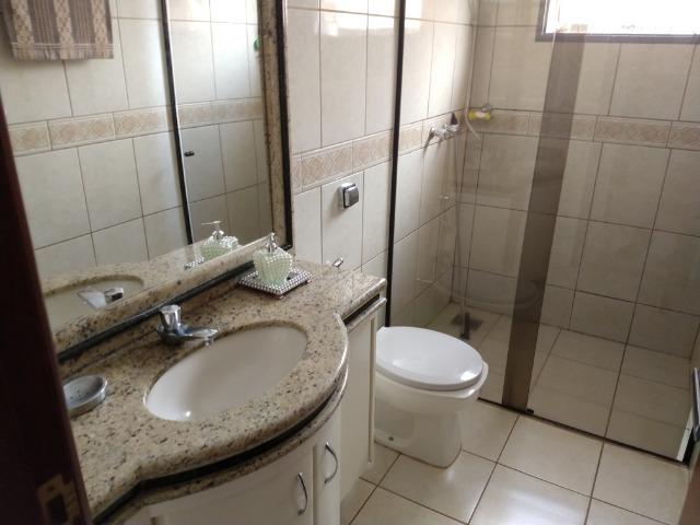 Excelente casa com piscina no bairro valparaiso em patos de minas/mg - Foto 5