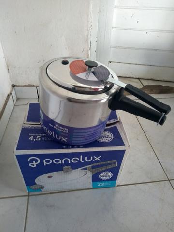 Panela de pressão nova na promoção