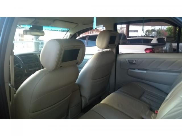TOYOTA HILUX SW4 SRV D4-D 4X4 3.0 TDI DIES. AUT - Foto 7