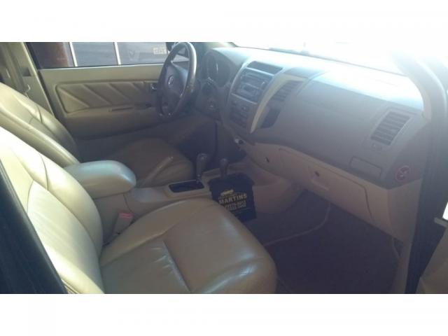 TOYOTA HILUX SW4 SRV D4-D 4X4 3.0 TDI DIES. AUT - Foto 4
