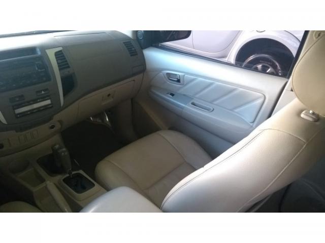 TOYOTA HILUX SW4 SRV D4-D 4X4 3.0 TDI DIES. AUT - Foto 8