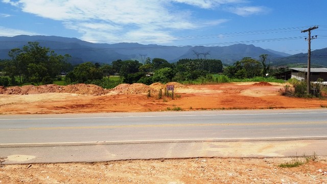 Terrenos em corredor comercial - Divisa de Canelinha com São João Batista - Foto 2