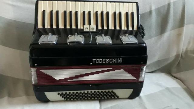 Acordeon Todeschini Preta