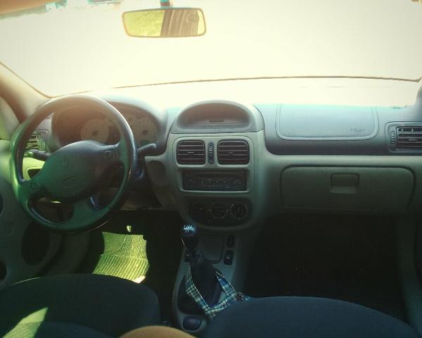 Clio Sedan 2004 1.6 16V Completo - VENDO OU TROCO POR CELTA OU PALIO - Foto 11