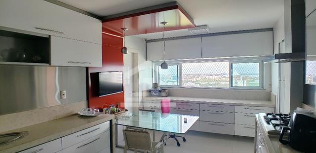 Apartamento com 400m / 5 Suítes / Ponta do Farol / Frente Mar - Foto 3