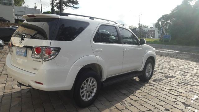 Toyota hilux sw4 srv 4x4 ano 2013 07 lugares aut valor: 130.000,00 - Foto 15