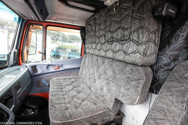 Mb L1620 6x2 com Carroceria de Madeira - Foto 12