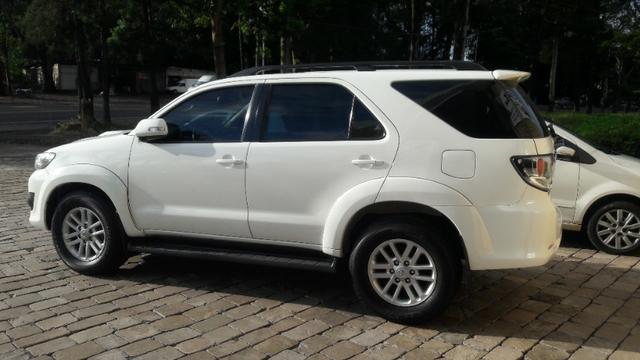 Toyota hilux sw4 srv 4x4 ano 2013 07 lugares aut valor: 130.000,00 - Foto 9