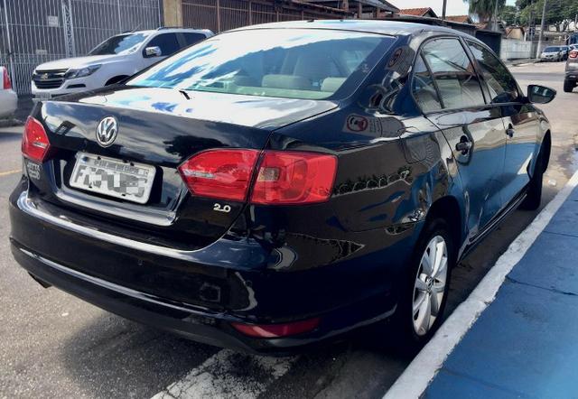 Jetta automáttico com teto solar e interior caramelo - Foto 6