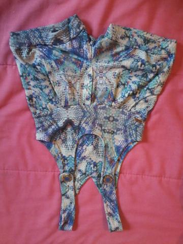 Vestido e jardineira tam 3 4 anos - Foto 2