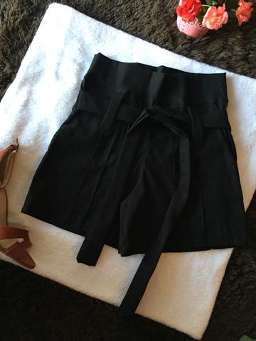 Shorts, blusas e macacão