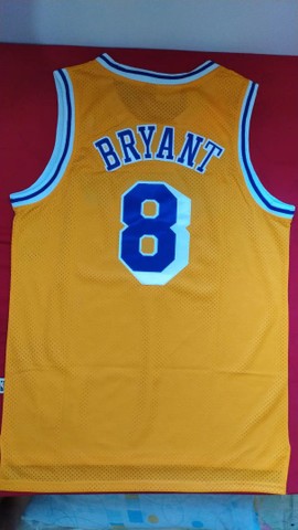 Camisa de basquete regata NBA L.A. Lakers #8 Kobe Bryant amarela  - Foto 2