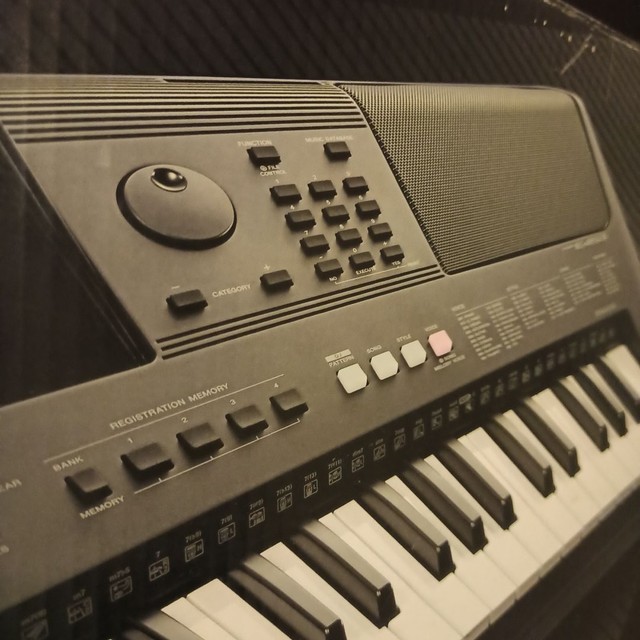 TECLADO YAMAHA mod. PSR E-453 novo.