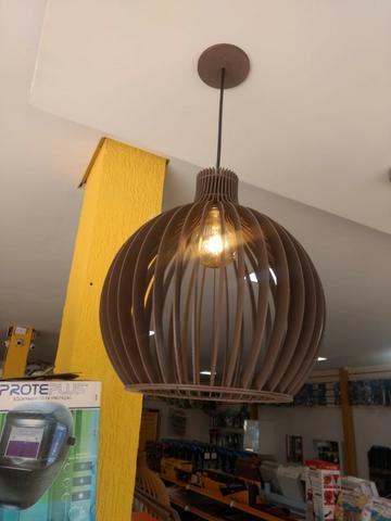 Promoção de R$ 119,90 por R$ 100,00 no dinheiro - Lustre Luminária Pendente Em MDF - Foto 2